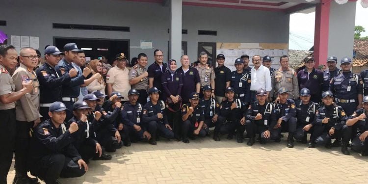 Korbinmas Bersama Asosiasi Pengamanan Bantu Korban Tsunami