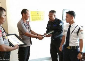 Dua Satpam Luwu Utara Dapat Penghargaan dari Polres