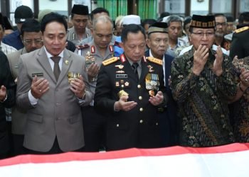 Kapolri Pimpin Upacara Pemakaman Bapak Satpam Indonesia