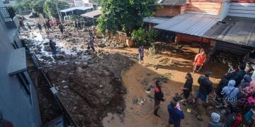 Perjuangan Satpam Wahyudin Selamatkan Warga dari Banjir Bandang
