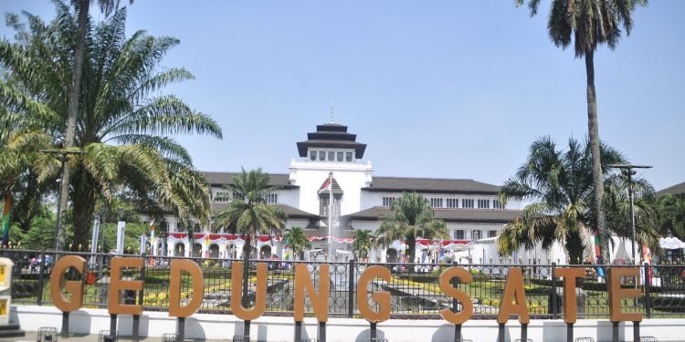 Soal Gedung Sate Tanpa Satpam, Emil Angkat Bicara