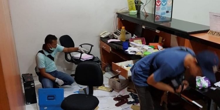 Kawanan Maling Satroni Mega Finance Padang