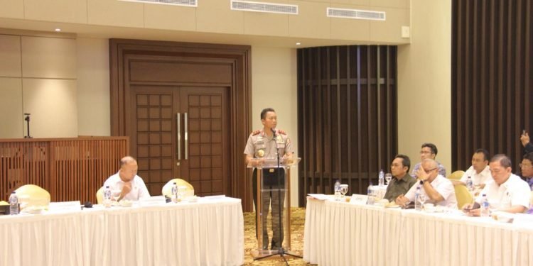 Kabaharkam Bahas Sinkronisasi Perpol tentang Sistem Pengamanan Swakarsa