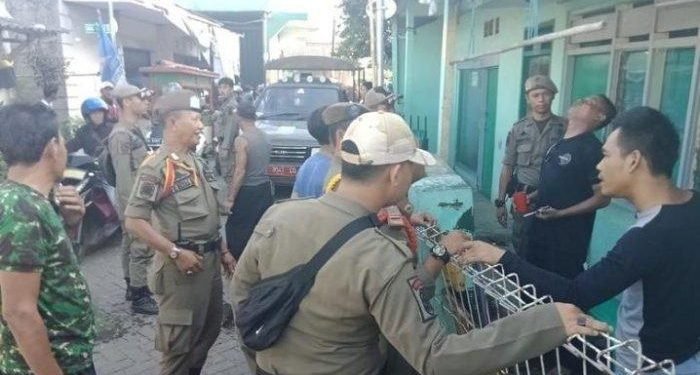Diduga Gangguan JIwa, Satpam Ngamuk Diamankan Satpol PP