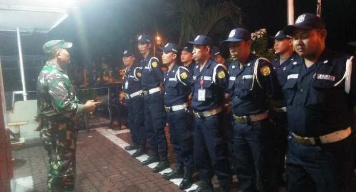 Jelang Pemilu, Babinsa Koramil Sukolilo Tingkatkan Pembinaan Satpam
