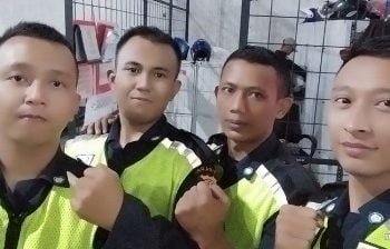 Beda Bendera Tetap Satu Seragam