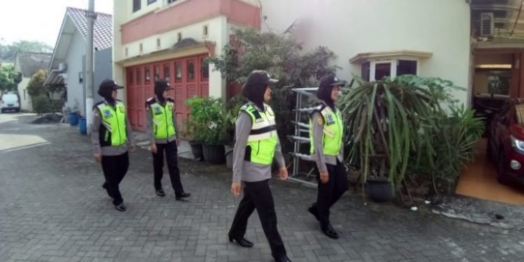 Polwan Polres Semarang Himbau Satpam Perumahan Patroli Rumah Warga