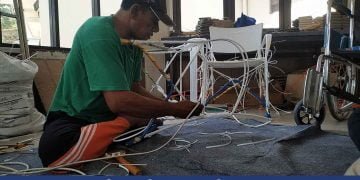 Satpam Teguh, Dulu Pernah Jadi Atlet Para Games, Kini Perajin Kursi