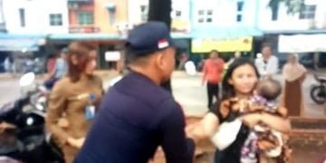 Heboh Dua Satpam Amankan Bayi yang Diduga Sakit
