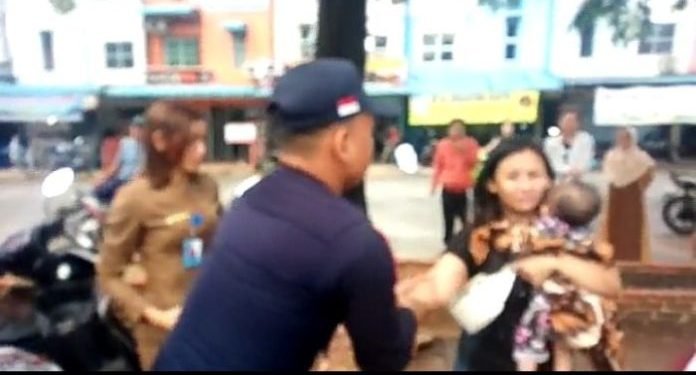 Heboh Dua Satpam Amankan Bayi yang Diduga Sakit