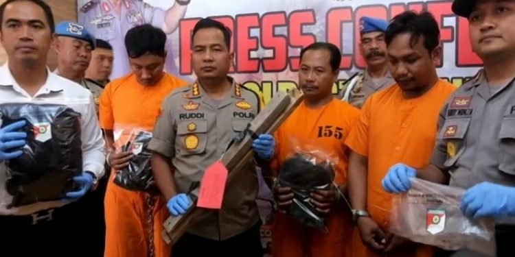 Tiga Orang Penganiaya Kepsek dan Dua Satpam Menjadi Tersangka