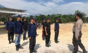 Polsek Lumar Latih Baris Berbaris Satpam PT PSA