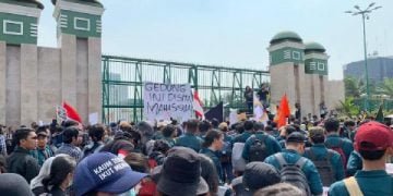 Kawat Berduri Dipasang di Depan DPR Antisipasi Demo Ricuh