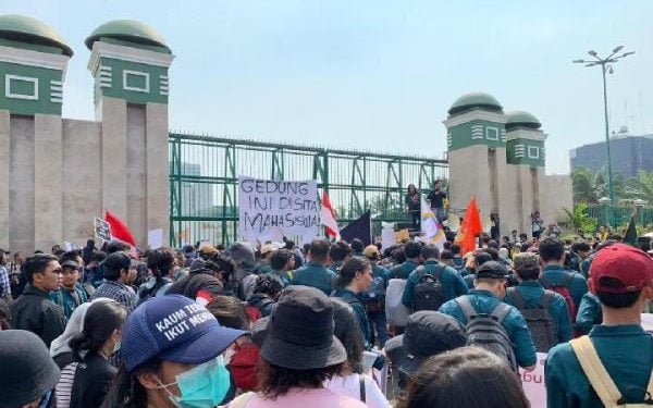 Kawat Berduri Dipasang di Depan DPR Antisipasi Demo Ricuh