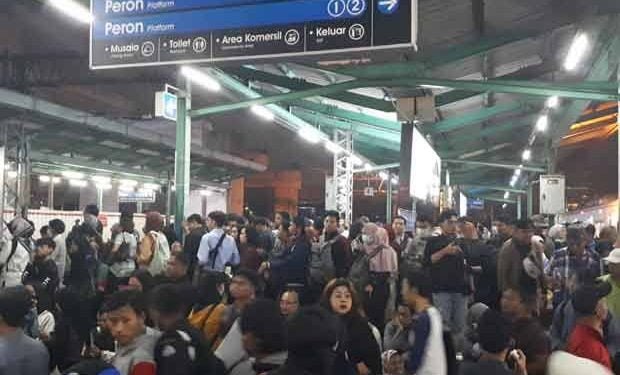 KRL Tertunda Akibat Tawuran, Petugas Keamanan Stasiun Diturunkan