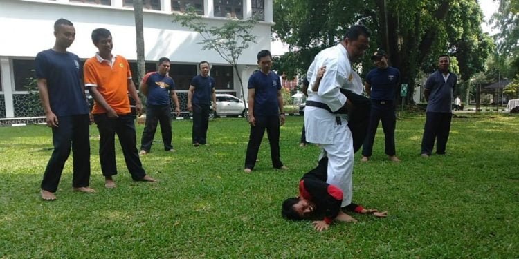Polsek Bogor Tengah Bekali Satpam dengan Beladiri
