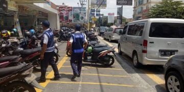 Polemik Pengelolaan Parkir Minimarket oleh Ormas di Bekasi