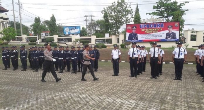 Kapolres Lampung Utara Pimpin Upacara HUT Satpam ke-39