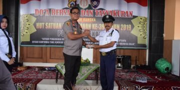 Polres Pamekasan Gelar Potong Tumpeng di HUT Satpam ke-39