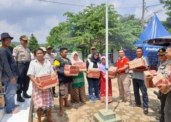 Polda Banten dan PT. Panglima Siaga Bangsa Bantu Korban Banjir Lebak