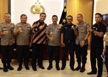 Kabaharkam Wacanakan Seragam Satpam Mirip Polri