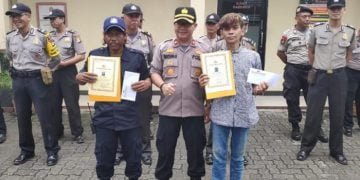 Kapolsek Limo Beri Penghargaan Si Pitung dan Satpam, Kenapa?