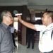satpam periksa suhu tubuh