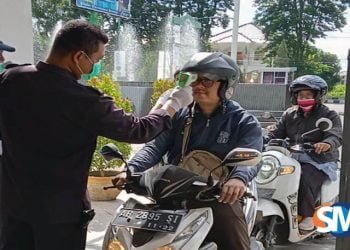 Cegah Corona, Satpam Periksa Suhu Tubuh Penghuni Kampus UNISA