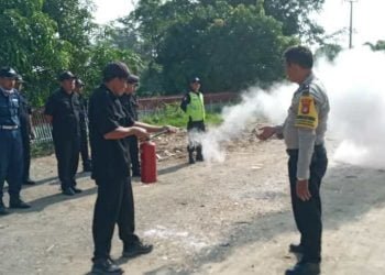 satpam latihan damkar