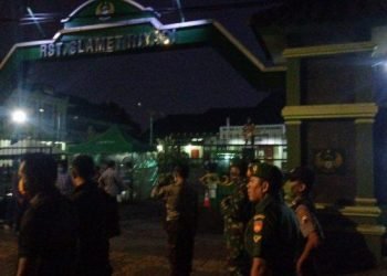 Petugas Keamanan Lakukan Pengamanan Sekitar Rumah Presiden Jokowi