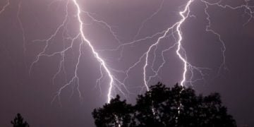 Satpam Meninggal Tersambar Petir saat Jaga Malam