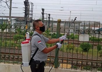 satpam semprot disinfektan