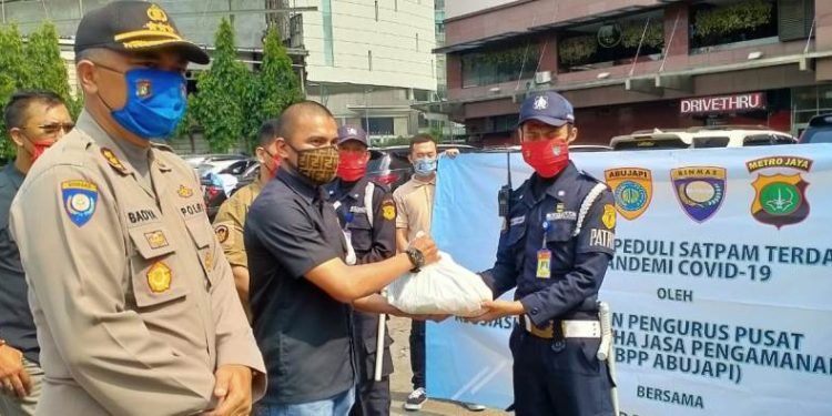 abujapi peduli satpam