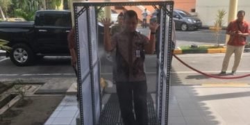 Pengamanan Gedung DPRD Riau Diperketat, Pengunjung Lalui Bilik Disinfektan