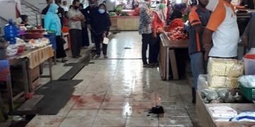 Bersimbah Darah, Petugas Keamanan Pasar Dibacok Pedagang