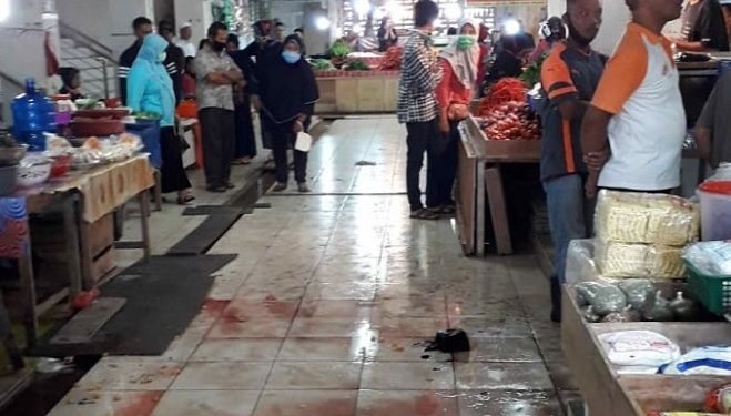 Bersimbah Darah, Petugas Keamanan Pasar Dibacok Pedagang