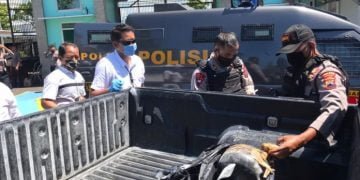 Petugas Keamanan Kolam Renang Temukan Barang Diduga Bom