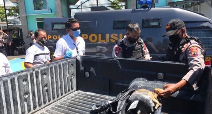 Petugas Keamanan Kolam Renang Temukan Barang Diduga Bom