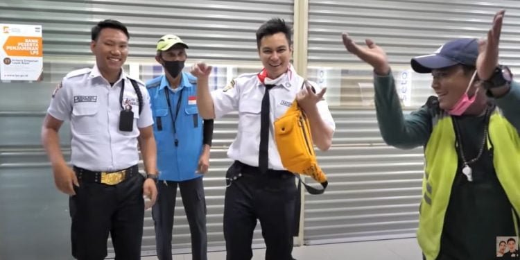 baim wong nyamar jadi satpam