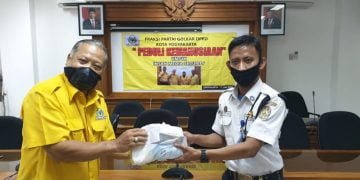 Fraksi Golkar DPRD Kota Yogjakarta Bagikan Sembako ke Satpam