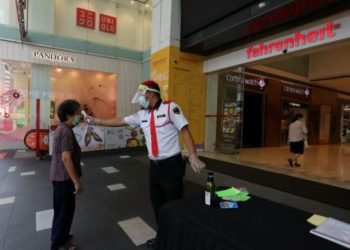 Seluruh Petugas Security di Mal Malaysia Dites Swab setelah Terpapar Covid-19