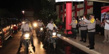 Polda Kalteng Bagikan 350 Makan Sahur ke Satpam dan Marbot Masjid