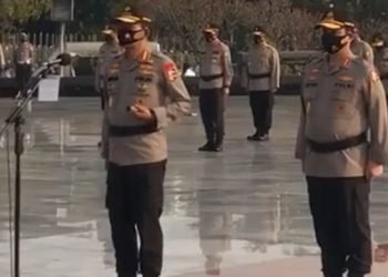 Sambut Hari Bhayangkara ke-74, Kapolri Tabur Bunga di TMP Kalibata