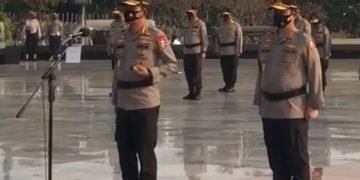 Sambut Hari Bhayangkara ke-74, Kapolri Tabur Bunga di TMP Kalibata