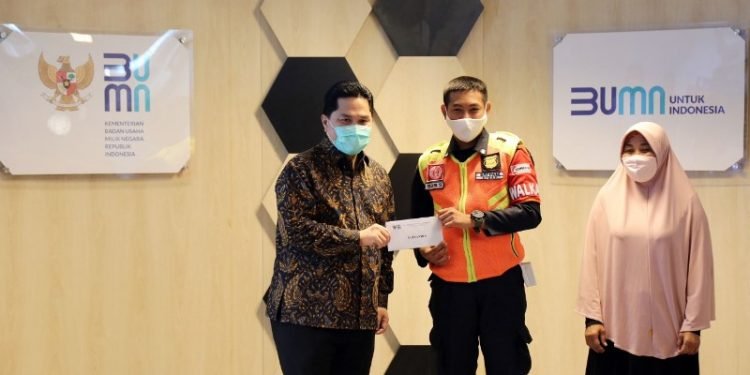 Petugas WALKA Penemu Uang Rp500 Juta Dapat Penghargaan dari Menteri BUMN, KAI, dan KCI