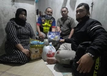 KBKS-RI dan Tim Beri Sembako Keluarga Mantan Satpam Tiga Hari Tak Makan Nasi