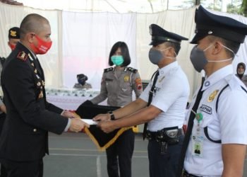 Dua Satpam Kendal Dapat Penghargaan di HUT Bhayangkara ke-74