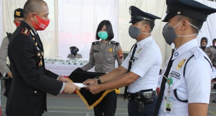 Dua Satpam Kendal Dapat Penghargaan di HUT Bhayangkara ke-74