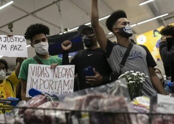 Pria Kulit Hitam Tewas di Tangan Security, Brazil Rusuh