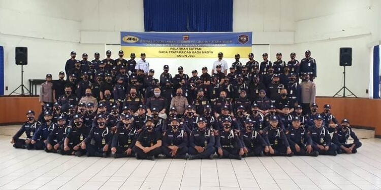 Satpam Tanpa KTA Tak Bisa Pakai Seragam Coklat